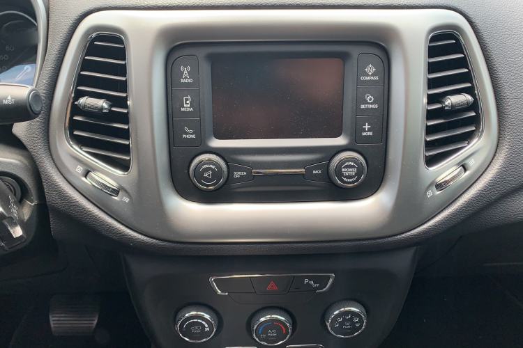Used Jeep Compass 2017 200T Automatic Comfort Edition Interior 4