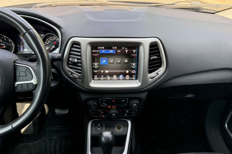 Used Jeep Compass 2017 200T Automatic Family Edition Interior 4