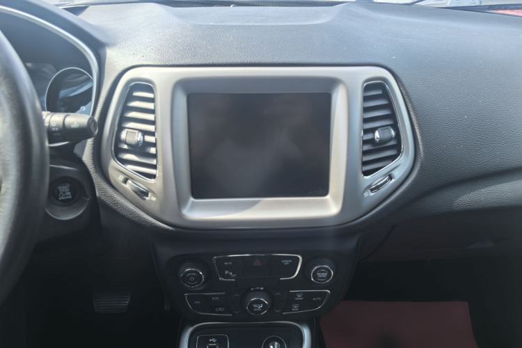 Used Jeep Compass 2017 200T Automatic Family Edition Interior 4