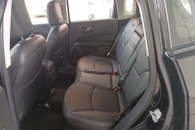 Used Jeep Compass 2017 200T Automatic Family Edition Interior 4