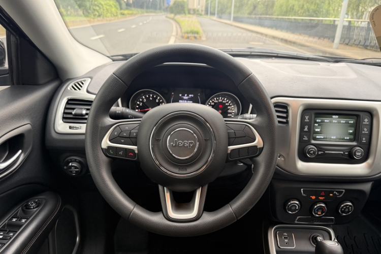 Used Jeep Compass 2017 200T Automatic Enjoyment Version Interior 5