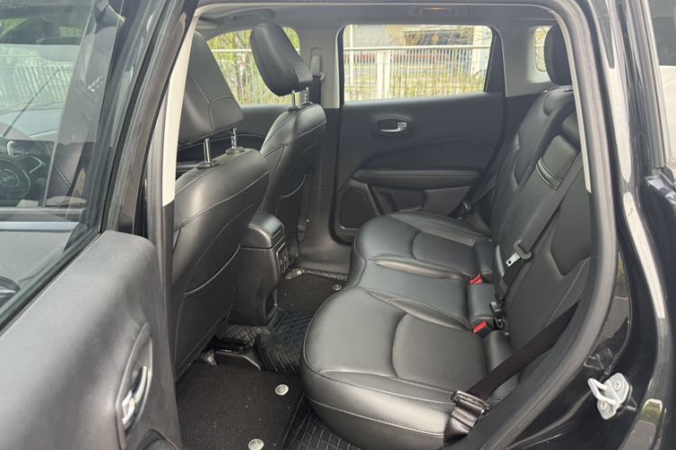 Used Jeep Compass 2017 200T Automatic Family Edition Interior 5