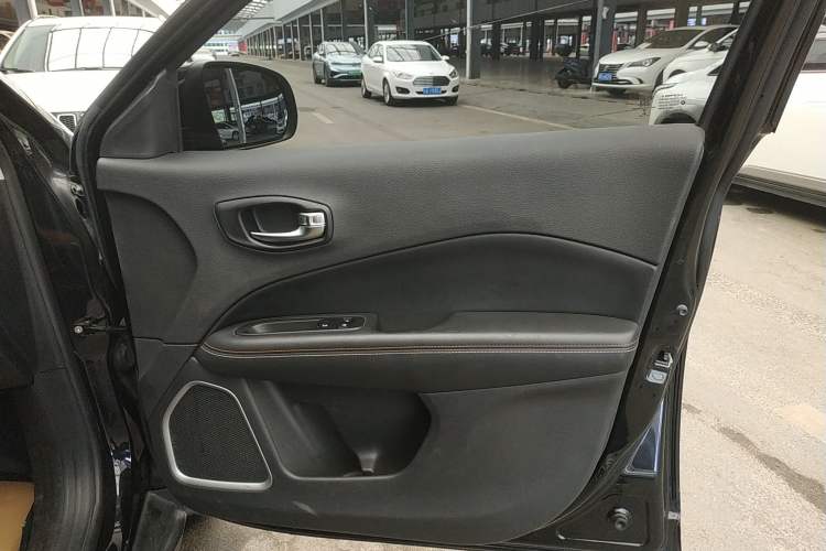 Used Jeep Compass 2017 200T Automatic Family Edition Interior 5