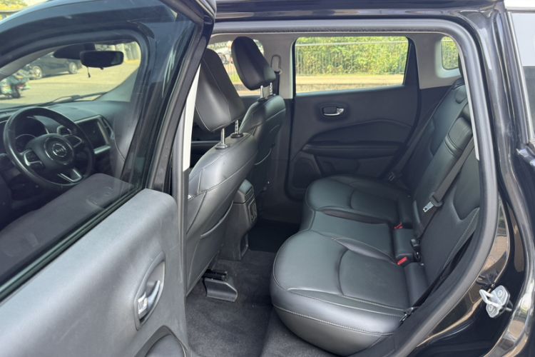 Used Jeep Compass 2017 200T Automatic Family Edition Interior 5