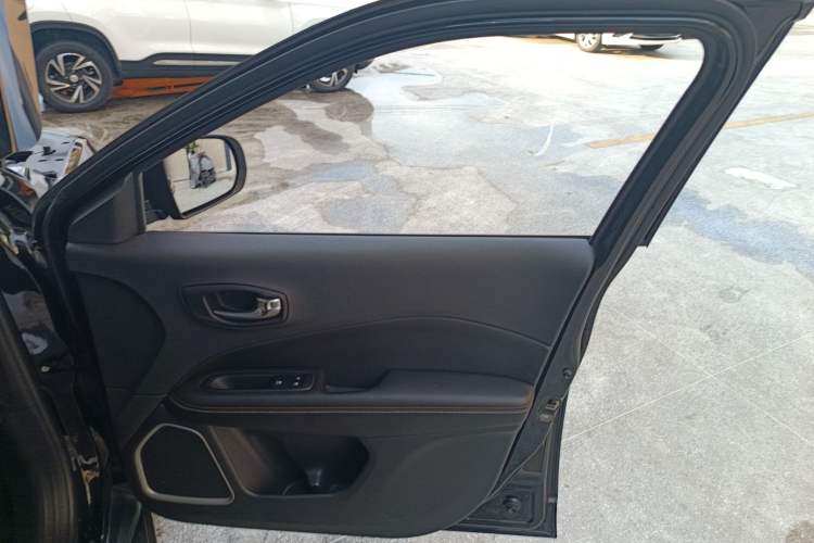 Used Jeep Compass 2017 200T Automatic Family Edition Interior 5