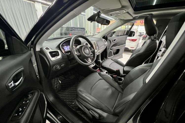 Used Jeep Compass 2017 200T Automatic Family Edition Interior 6