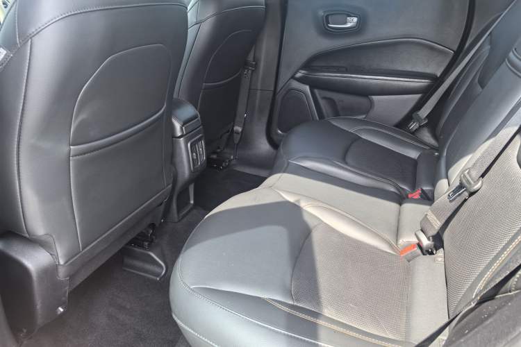 Used Jeep Compass 2017 200T Automatic Family Edition Interior 6