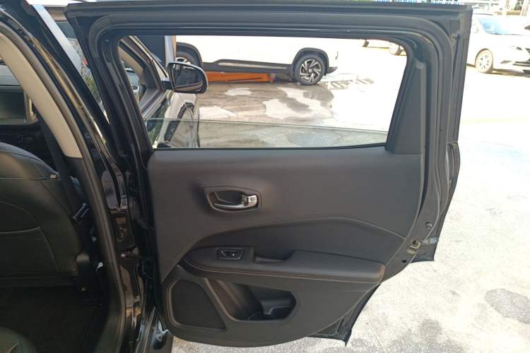 Used Jeep Compass 2017 200T Automatic Family Edition Interior 6