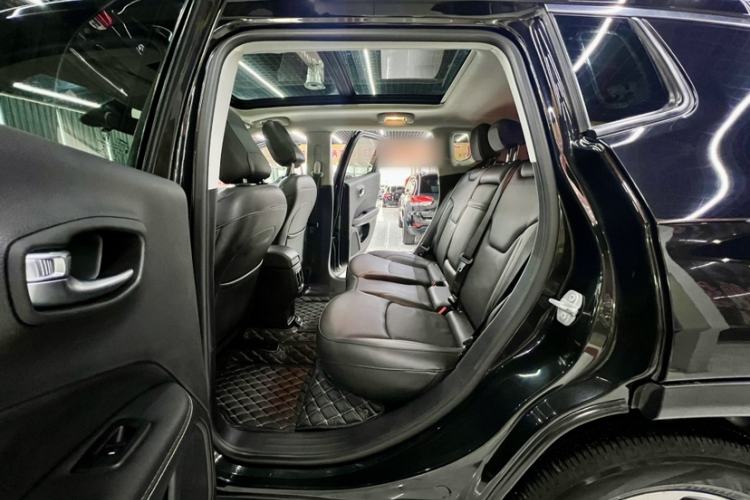 Used Jeep Compass 2017 200T Automatic Family Edition Interior 7