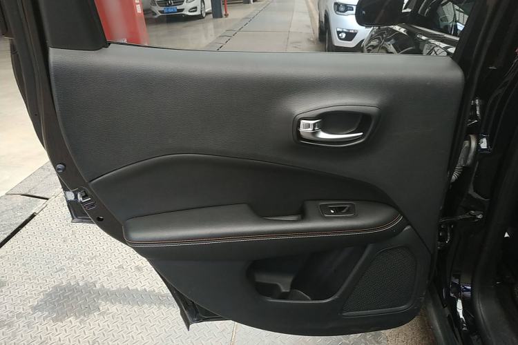 Used Jeep Compass 2017 200T Automatic Family Edition Interior 8