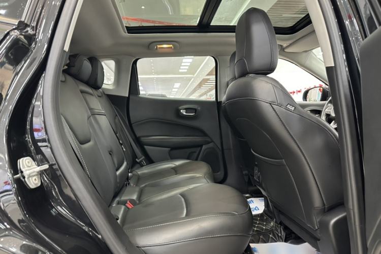 Used Jeep Compass 2017 200T Automatic Family Edition Interior 8