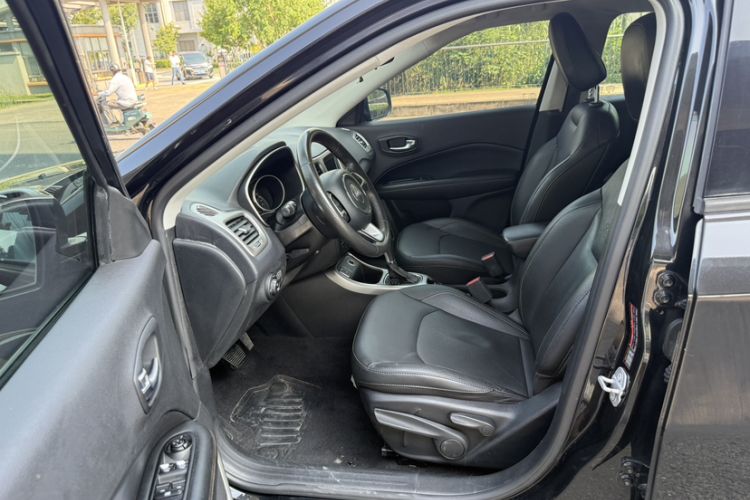 Used Jeep Compass 2017 200T Automatic Family Edition Interior 8