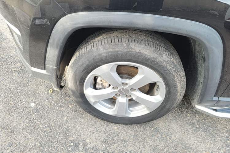 Used Jeep Compass 2017 200T Automatic Family Edition Left Front Wheel Hub
