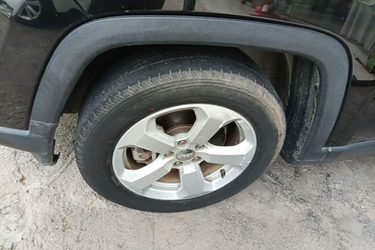Used Jeep Compass 2017 200T Automatic Family Edition Left Front Wheel Hub