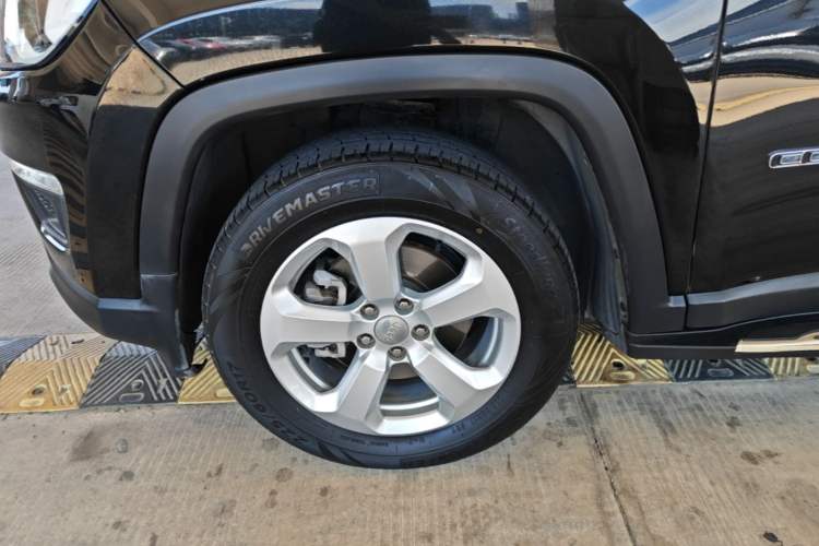 Used Jeep Compass 2017 200T Automatic Family Edition Left Front Wheel Hub
