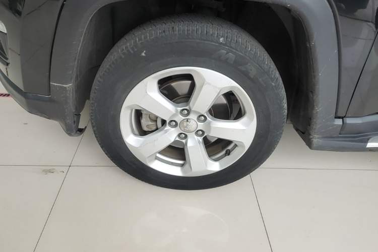 Used Jeep Compass 2017 200T Automatic Family Edition Left Front Wheel Hub