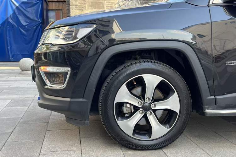 Used Jeep Compass 2017 200T Automatic Prestige Edition Left Front Wheel Hub
