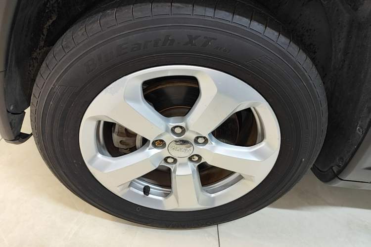 Used Jeep Compass 2017 200T Automatic Family Edition Left Front Wheel Hub