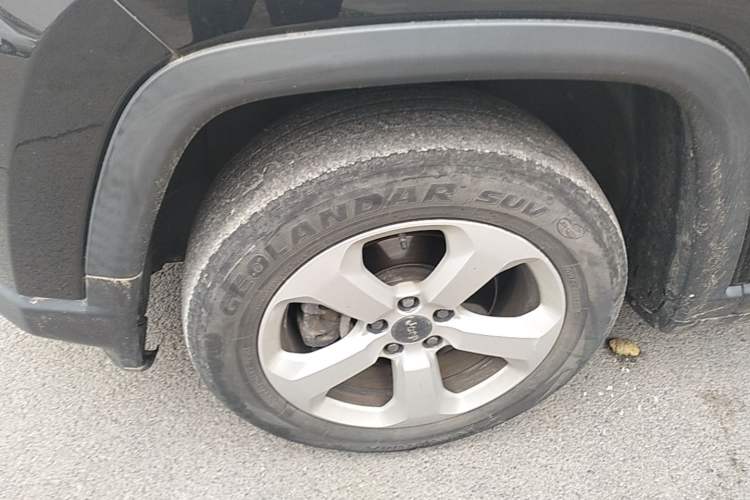 Used Jeep Compass 2017 200T Automatic Family Edition Left Front Wheel Hub