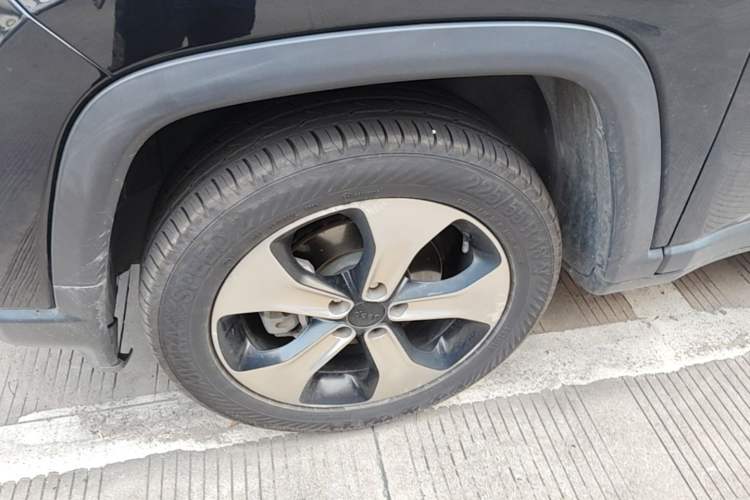 Used Jeep Compass 2017 200T Automatic Prestige Edition Left Front Wheel Hub