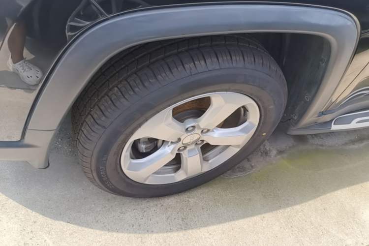 Used Jeep Compass 2017 200T Automatic Family Edition Left Front Wheel Hub