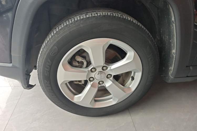 Used Jeep Compass 2017 200T Automatic Family Edition Left Front Wheel Hub