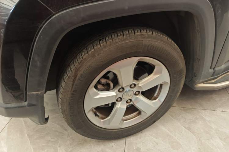 Used Jeep Compass 2017 200T Automatic Family Edition Left Front Wheel Hub