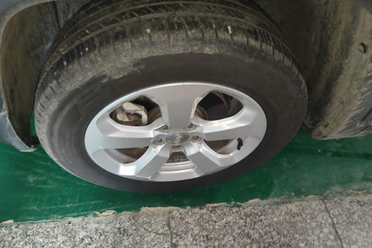 Used Jeep Compass 2017 200T Automatic Family Edition Left Front Wheel Hub