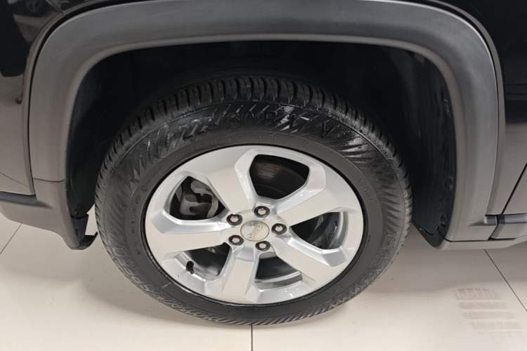 Used Jeep Compass 2017 200T Automatic Family Edition Left Front Wheel Hub