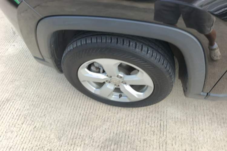 Used Jeep Compass 2017 200T Automatic Family Edition Left Front Wheel Hub