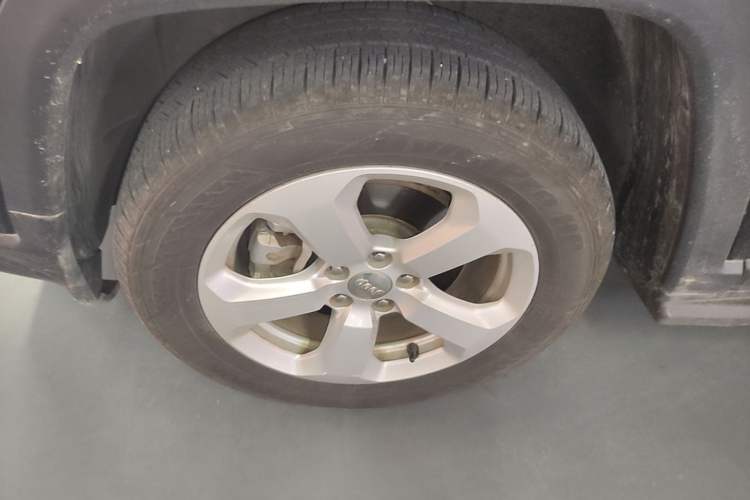 Used Jeep Compass 2017 200T Automatic Family Edition Left Front Wheel Hub
