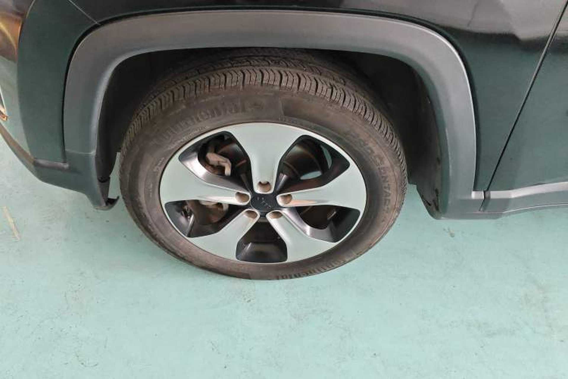 Used Jeep Compass 2017 200T Automatic Prestige Edition Left Front Wheel Hub