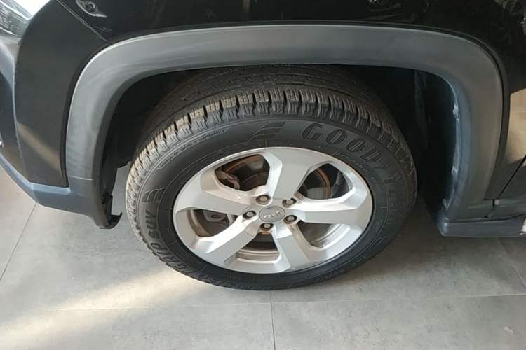 Used Jeep Compass 2017 200T Automatic Family Edition Left Front Wheel Hub