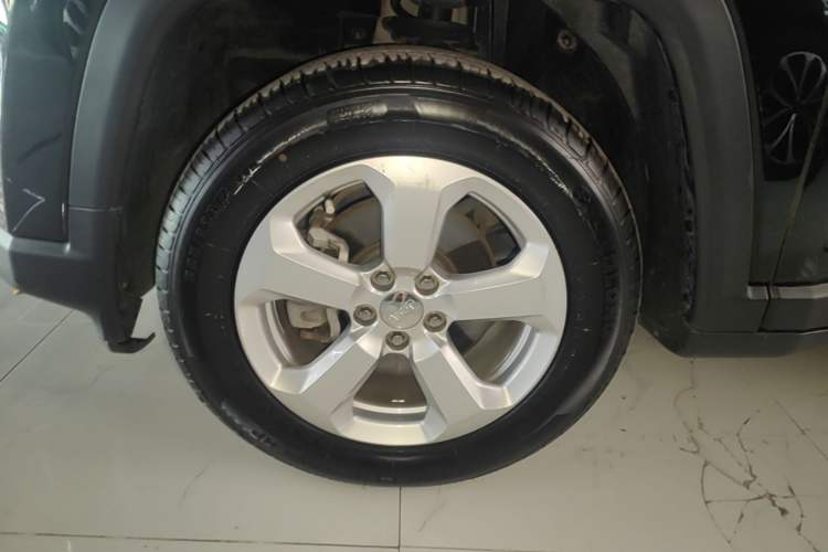 Used Jeep Compass 2017 200T Automatic Family Edition Left Front Wheel Hub