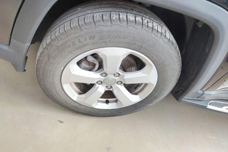 Used Jeep Compass 2017 200T Automatic Comfort Edition Left Front Wheel Hub