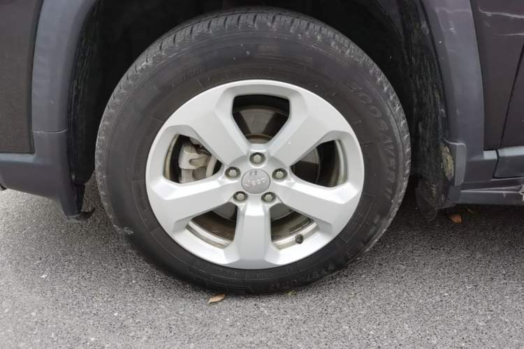 Used Jeep Compass 2017 200T Automatic Family Edition Left Front Wheel Hub
