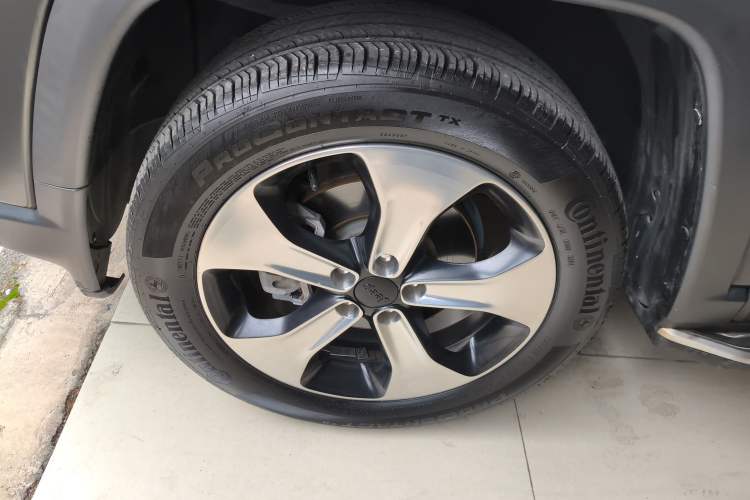 Used Jeep Compass 2017 200T Automatic Prestige Edition Left Front Wheel Hub