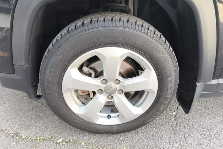 Used Jeep Compass 2017 200T Automatic Family Edition Left Front Wheel Hub