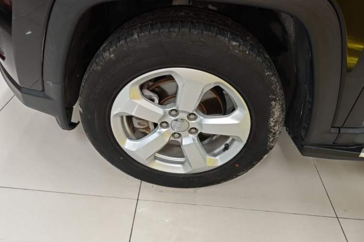 Used Jeep Compass 2017 200T Automatic Family Edition Left Front Wheel Hub