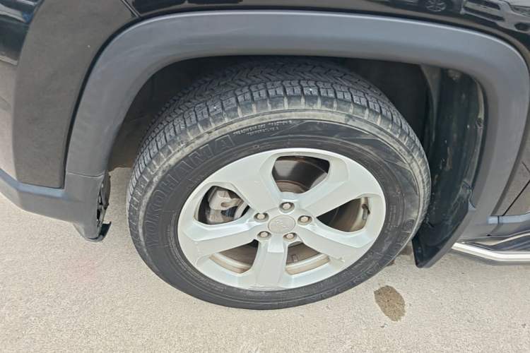 Used Jeep Compass 2017 200T Automatic Family Edition Left Front Wheel Hub