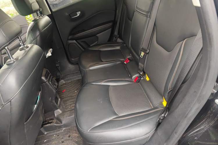 Used Jeep Compass 2017 200T Automatic Family Enjoyment Four-Wheel Drive Edition Left Rear Seat