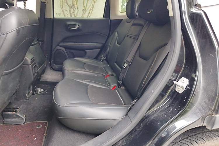 Used Jeep Compass 2017 200T Automatic Family Enjoyment Four-Wheel Drive Edition Left Rear Seat