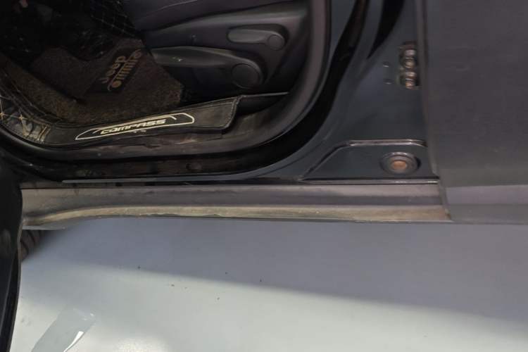 Used Jeep Compass 2017 200T Automatic Family Edition Left Side Sill