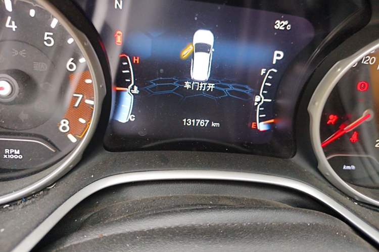 Used Jeep Compass 2017 200T Automatic Family Enjoyment Four-Wheel Drive Edition Odometer Close Up