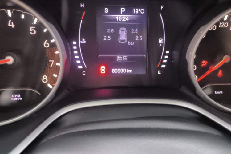 Used Jeep Compass 2017 200T Automatic Enjoyment Version Odometer Close Up