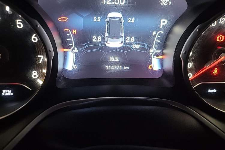 Used Jeep Compass 2017 200T Automatic Family Edition Odometer Close Up