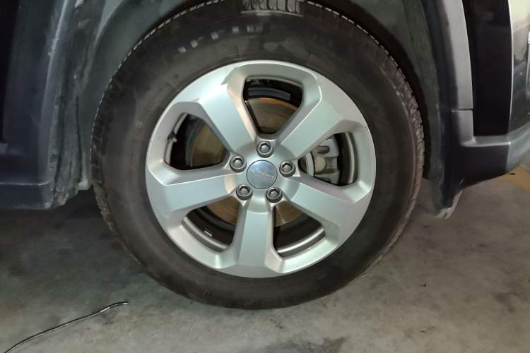 Used Jeep Compass 2017 200T Automatic Family Edition Right Front Wheel Hub