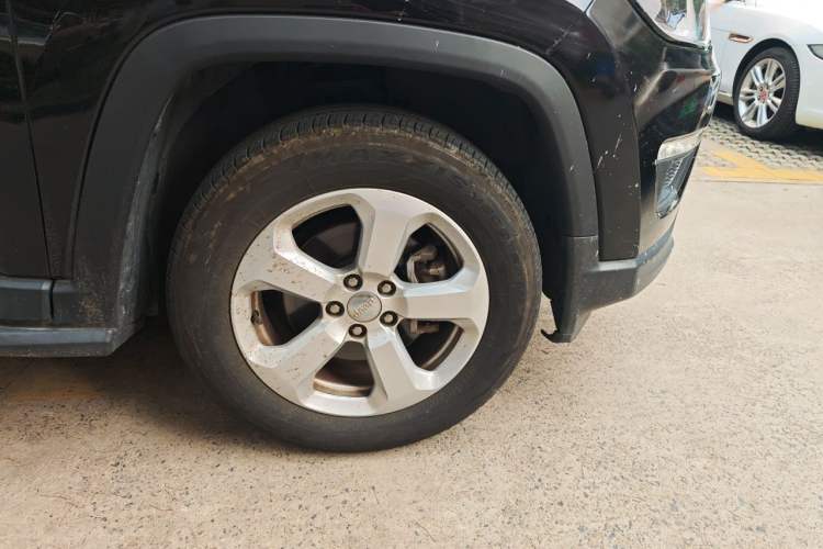 Used Jeep Compass 2017 200T Automatic Family Edition Right Front Wheel Hub
