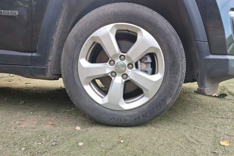 Used Jeep Compass 2017 200T Automatic Family Edition Right Front Wheel Hub