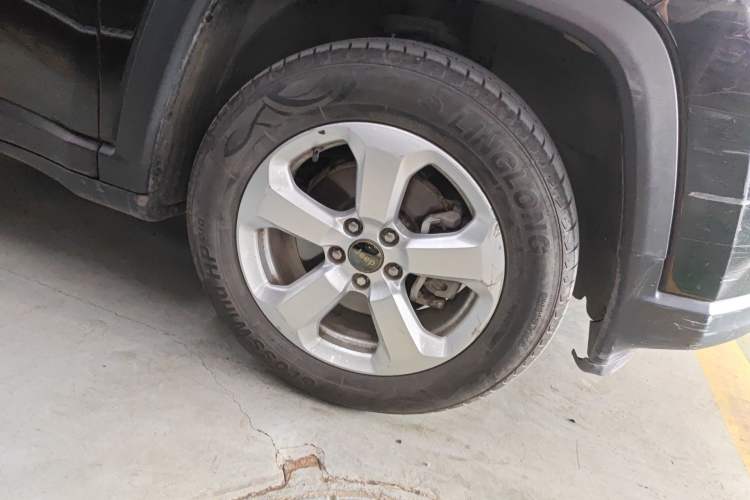 Used Jeep Compass 2017 200T Automatic Family Edition Right Front Wheel Hub